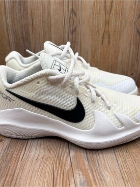 Nike Court Vapor Pro GS Junior White/Black Athletics Tennis Sneakers Size 1.5